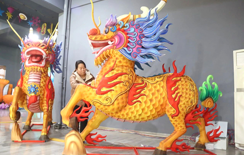 Shanxi Yangcheng: making lanterns to welcome the new year