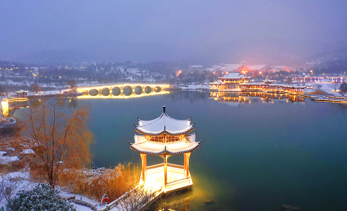 The First Snow Tints Jincheng